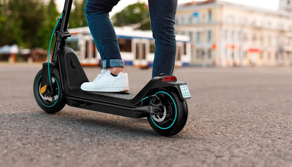 E-Scooter X900010-99 klappbar 450W Motor 50 km Reichweite 10,5 Zoll Luftreifen mit Blinker