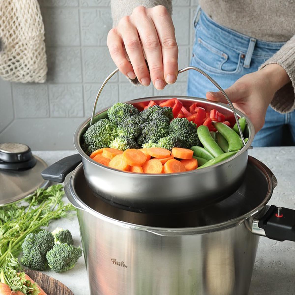 Schnellkochtopf Vitavit 6 L Ø 22 cm aus Edelstahl für Induktion mit 4 Garstufen Dampfgarfunktion und Einsatz