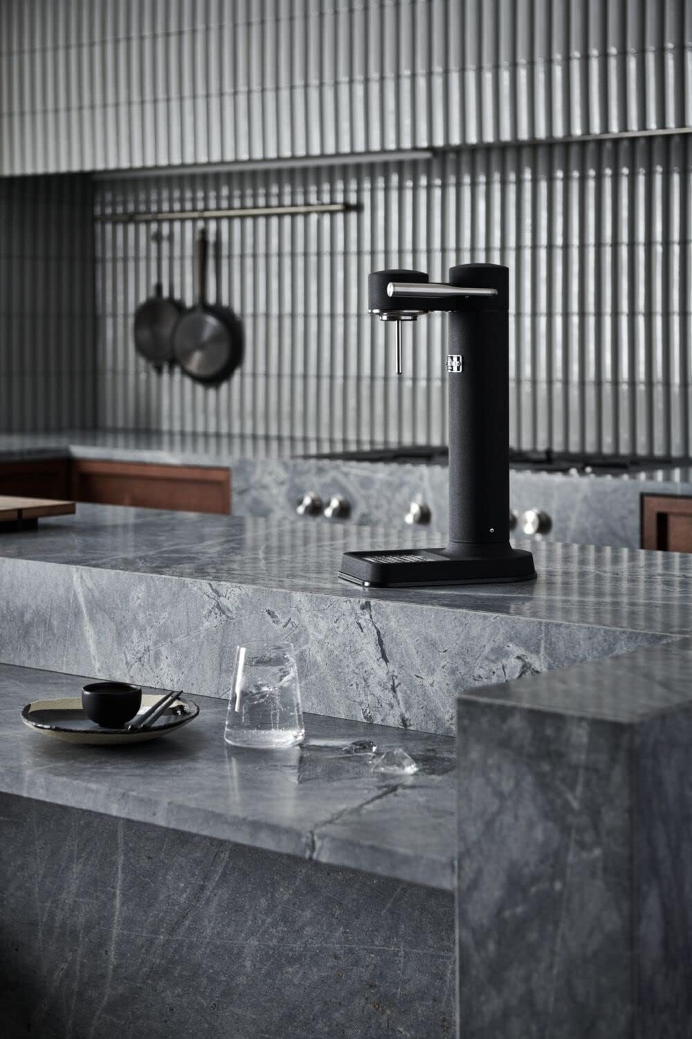 Wassersprudler Carbonator 3 aus Edelstahl kompatibel mit 60L CO2-Zylindern inkl 2x 1L PET-Flaschen Mattschwarz