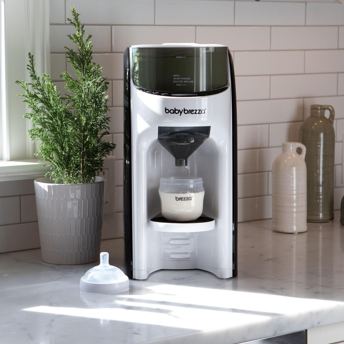 Automatischer Flaschenzubereiter Formula Pro Advanced für Milchpulver und Wasser 3 Temperaturen 60–300 ml LCD-Display Weiß Schwarz
