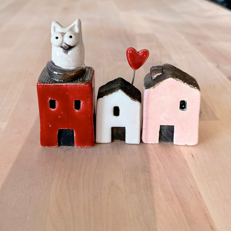 Set aus Keramikhäusern mit Katzenmotiv, Raku-Keramik, handgefertigt