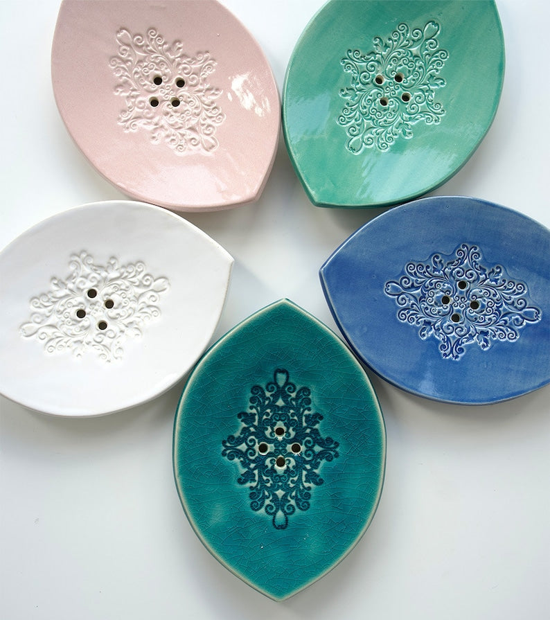 Ovale Seifenschale aus Keramik, 13x9 cm, mit Ablauflöchern