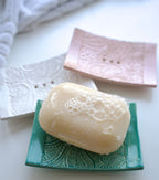Eckige Seifenschale aus Keramik 11x7cm mit Ablauflöchern
