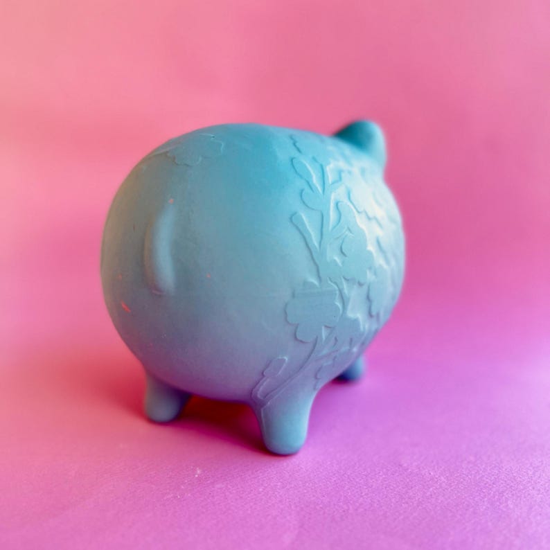 Keramik-Sparschwein mit Blumenrelief, Steinzeug, Grau, 16 cm Höhe