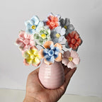 Handgefertigte Keramikblume, pastellfarbene Wohnkultur, flexible Drahtstiele, glänzende Handglasur