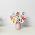 Handgefertigte Keramikblume, pastellfarbene Wohnkultur, flexible Drahtstiele, glänzende Handglasur