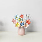 Handgefertigte Keramikblume, pastellfarbene Wohnkultur, flexible Drahtstiele, glänzende Handglasur