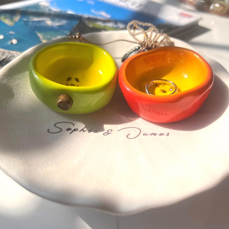 Handgefertigte Keramik-Ringschale Apfelform 5 cm - Kleine Schmuckschale Schreibtischdekoration