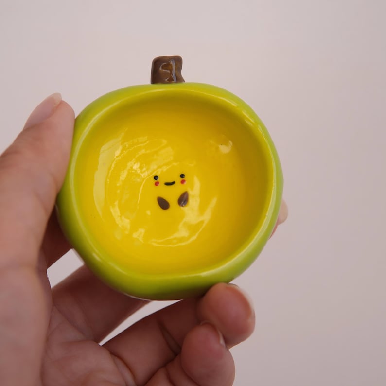 Handgefertigte Keramik-Ringschale Apfelform 5 cm - Kleine Schmuckschale Schreibtischdekoration