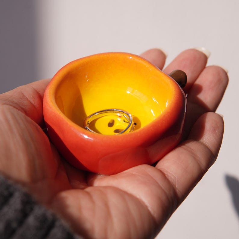 Handgefertigte Keramik-Ringschale Apfelform 5 cm - Kleine Schmuckschale Schreibtischdekoration