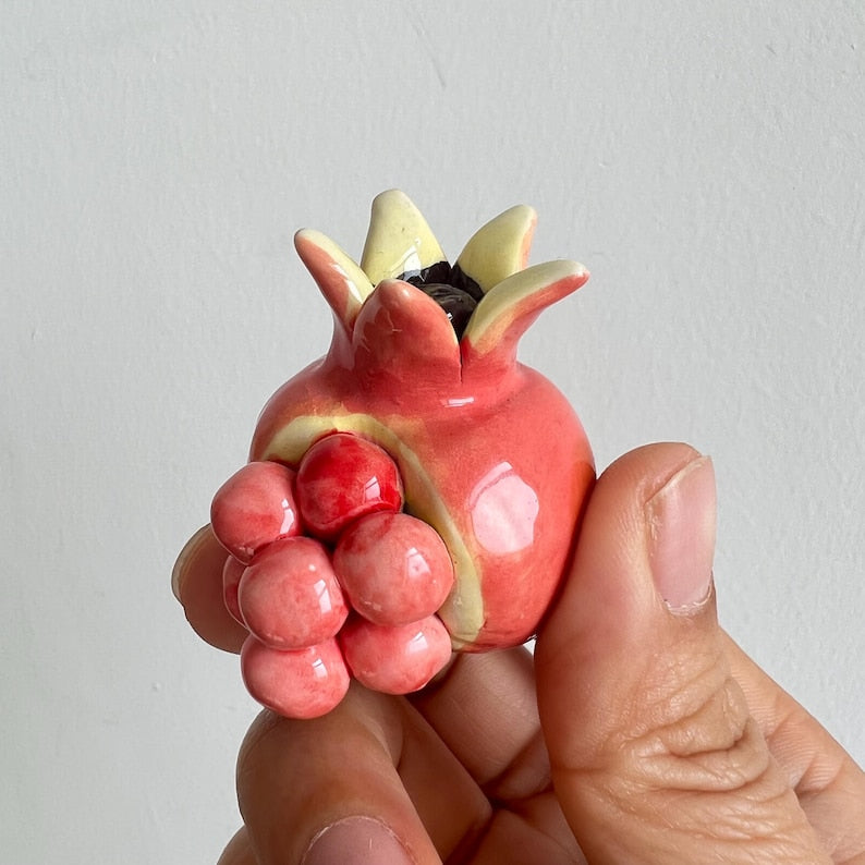 Keramikobst-Dekor-Set – Erdbeer-Granatapfel-Kirsch-Figuren, Handgefertigte Mini-Figuren für Regal-Schreibtisch-Dekoration