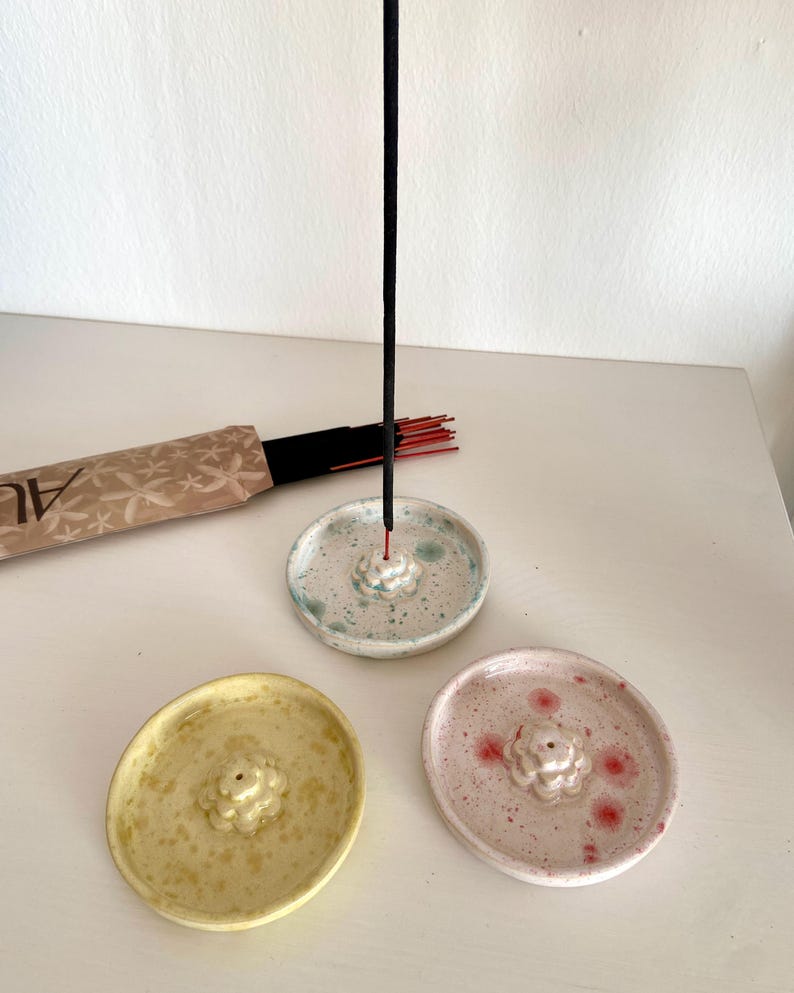 Räucherstäbchenhalter aus Keramik 9 cm rund mit Sprenkel Glasur
