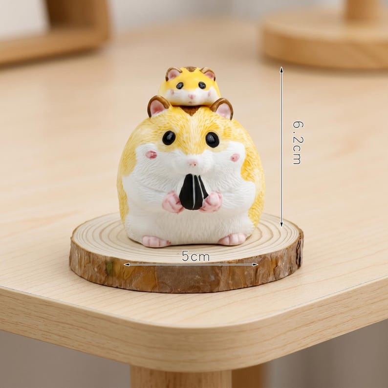 Keramik Tierfigur mit Holzsockel, 5 cm Schreibtischdekoration, Hamster Figur