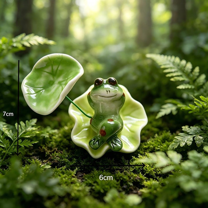 Handgefertigte Keramik Frosch Figur grün drehbar Miniatur Skulptur 6x7x10cm für Wohnkultur