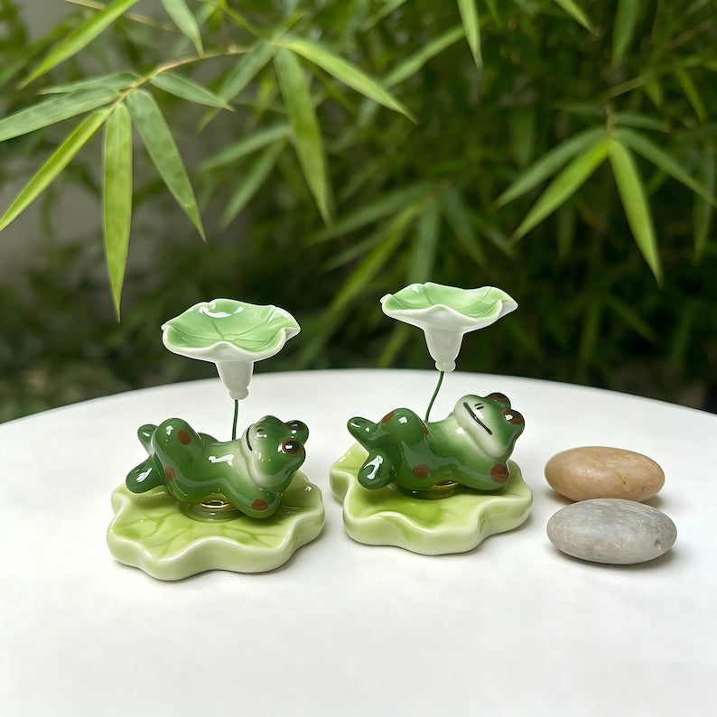 Handgefertigte Keramik Frosch Figur grün drehbar Miniatur Skulptur 6x7x10cm für Wohnkultur