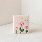 Keramik Stiftebecher mit 3D Blumenmuster, Tulpen oder Gänseblümchen, Schreibtisch Organizer, Stiftehalter, 11x7x12 cm