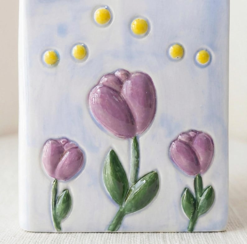 Keramik Stiftebecher mit 3D Blumenmuster, Tulpen oder Gänseblümchen, Schreibtisch Organizer, Stiftehalter, 11x7x12 cm