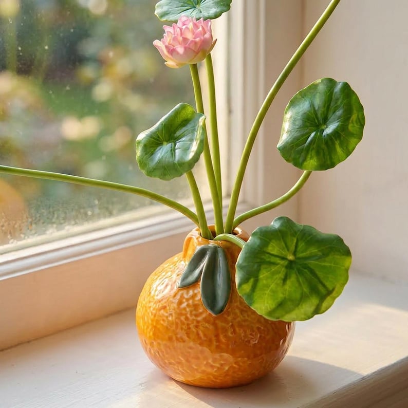 Keramik Lotus & Orange Vase mit künstlichen rosa Lotusblüten und Seerosenblättern