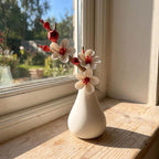 Handmodellierter Keramik Pflaumenblüten Zweig mit Vase, Schreibtischdekor