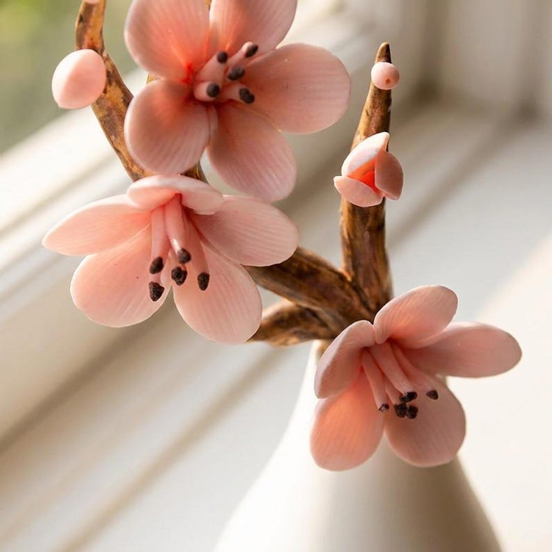 Handmodellierter Keramik Pflaumenblüten Zweig mit Vase, Schreibtischdekor