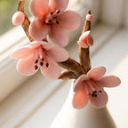 Handmodellierter Keramik Pflaumenblüten Zweig mit Vase, Schreibtischdekor