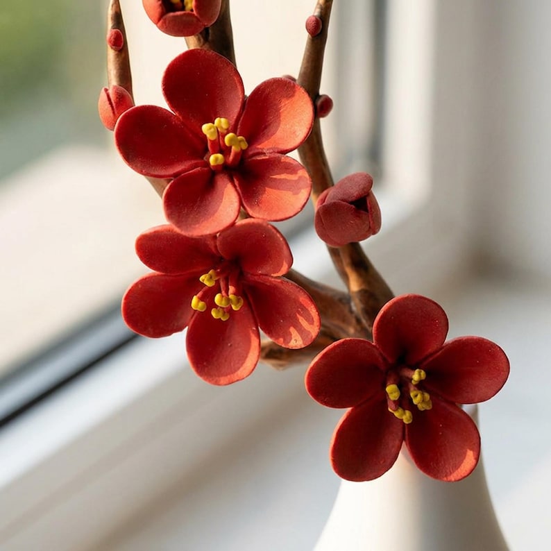 Handmodellierter Keramik Pflaumenblüten Zweig mit Vase, Schreibtischdekor