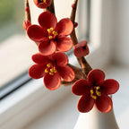 Handmodellierter Keramik Pflaumenblüten Zweig mit Vase, Schreibtischdekor