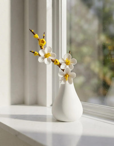 Handmodellierter Keramik Pflaumenblüten Zweig mit Vase, Schreibtischdekor