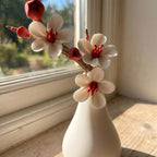 Handmodellierter Keramik Pflaumenblüten Zweig mit Vase, Schreibtischdekor