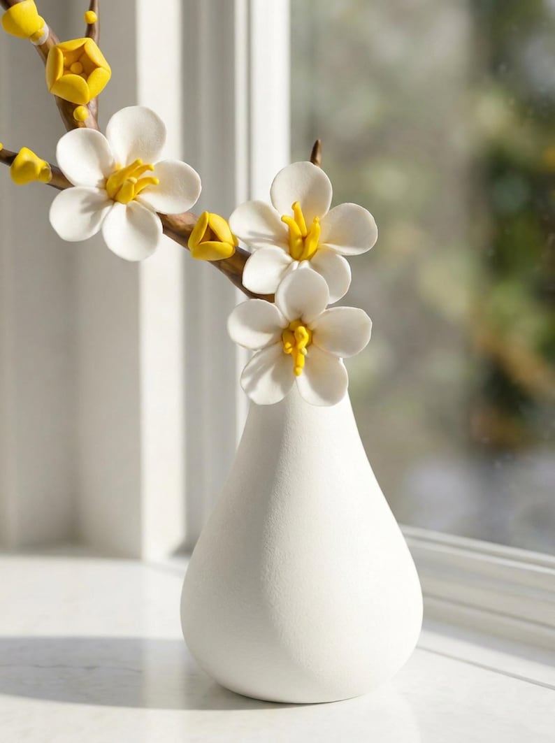 Handmodellierter Keramik Pflaumenblüten Zweig mit Vase, Schreibtischdekor