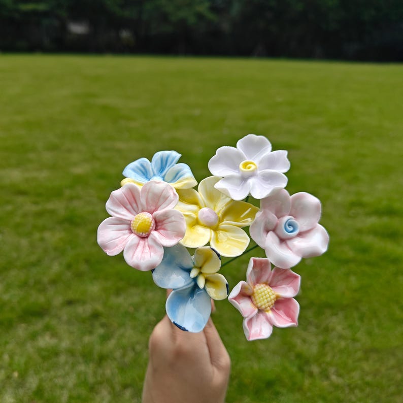 Handgefertigte Keramik Blumenstrauß Pastell Blumendekor Cottagecore