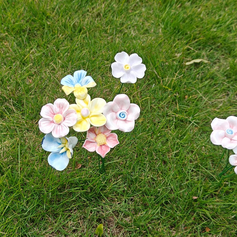 Handgefertigte Keramik Blumenstrauß Pastell Blumendekor Cottagecore