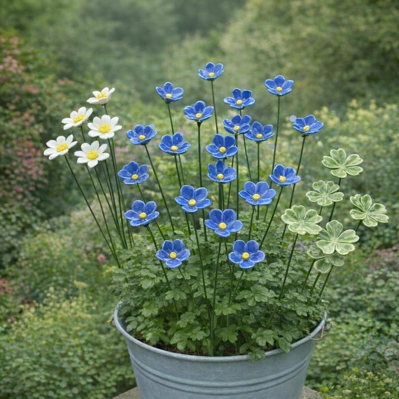 Keramik Blumenstrauß 5er Set - Glänzende Keramikblumen Dekoration für Regal, Tisch, Kaminsims in Weiß, Blau oder Grün