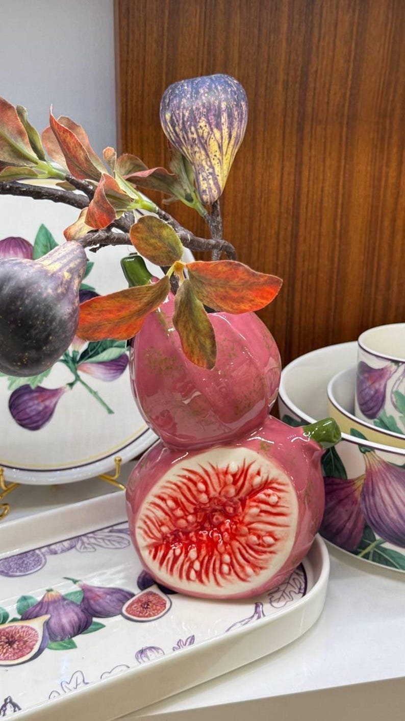 Keramikvase mit Feigenmotiv, ästhetische Obstvase für Blumen, maximalistische Feigenfigur als Wohnaccessoire