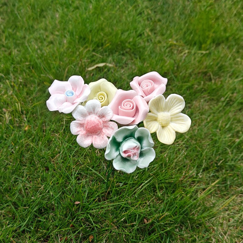 Handgefertigte Keramik Blumenstrauß Pastell Blumendekor Cottagecore