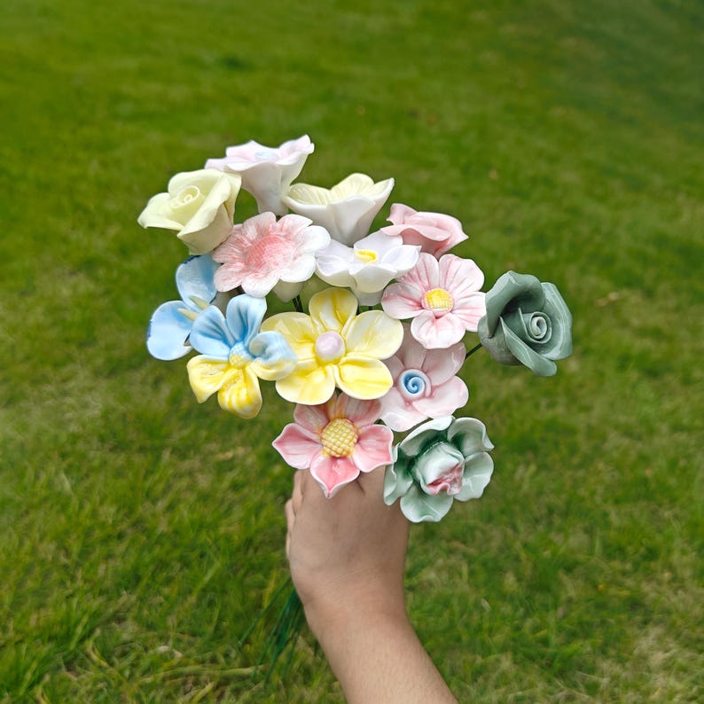 Handgefertigte Keramik Blumenstrauß Pastell Blumendekor Cottagecore