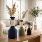Moderne, zweifarbige Vase mit geripptem Hals und Soft-Touch-Oberfläche – wasserdicht – 24,5 cm