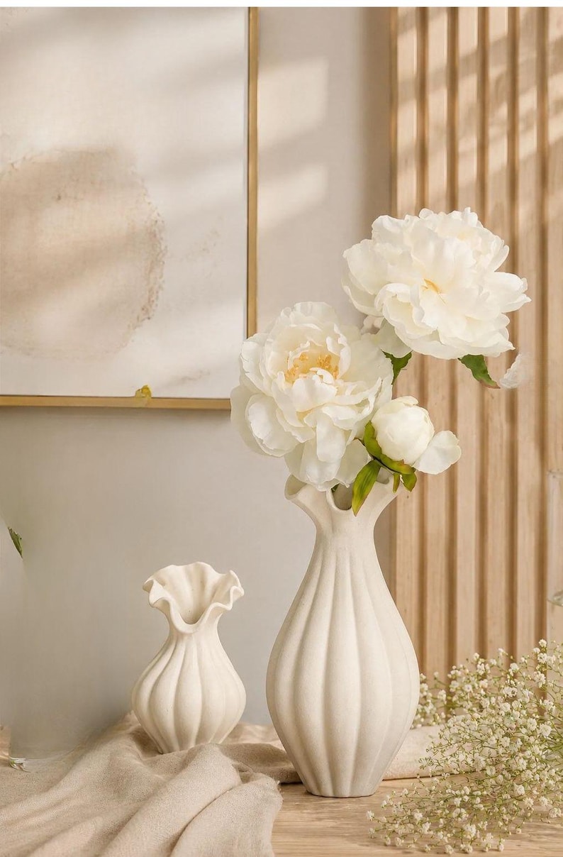 Moderne Keramikvase mit matter Oberfläche