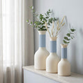 Moderne, zweifarbige Vase mit geripptem Hals und Soft-Touch-Oberfläche – wasserdicht – 24,5 cm