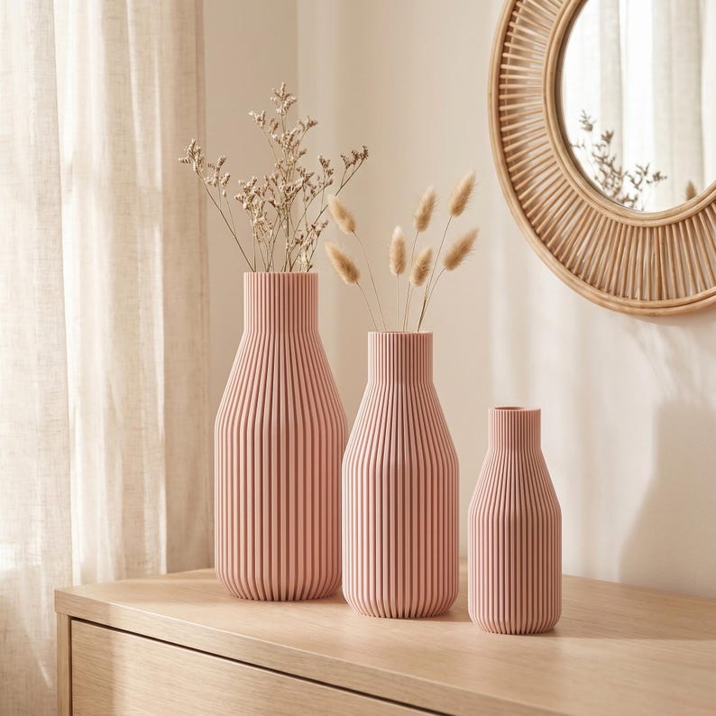 Schlanke Flaschenvase mit feinen vertikalen Rillen, Mattes Finish, 3D-Druck, Höhen 11-25 cm, Trockenblumen