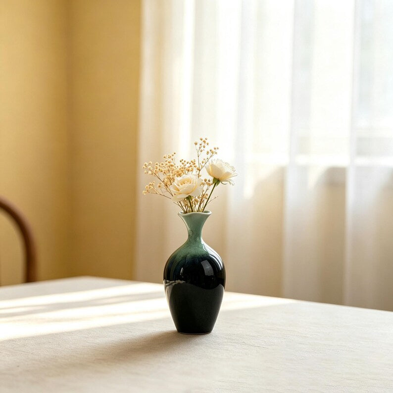 Handgefertigte Mini-Keramikvase, kleine Blumenvase, glasierte Keramik, 15,5 cm